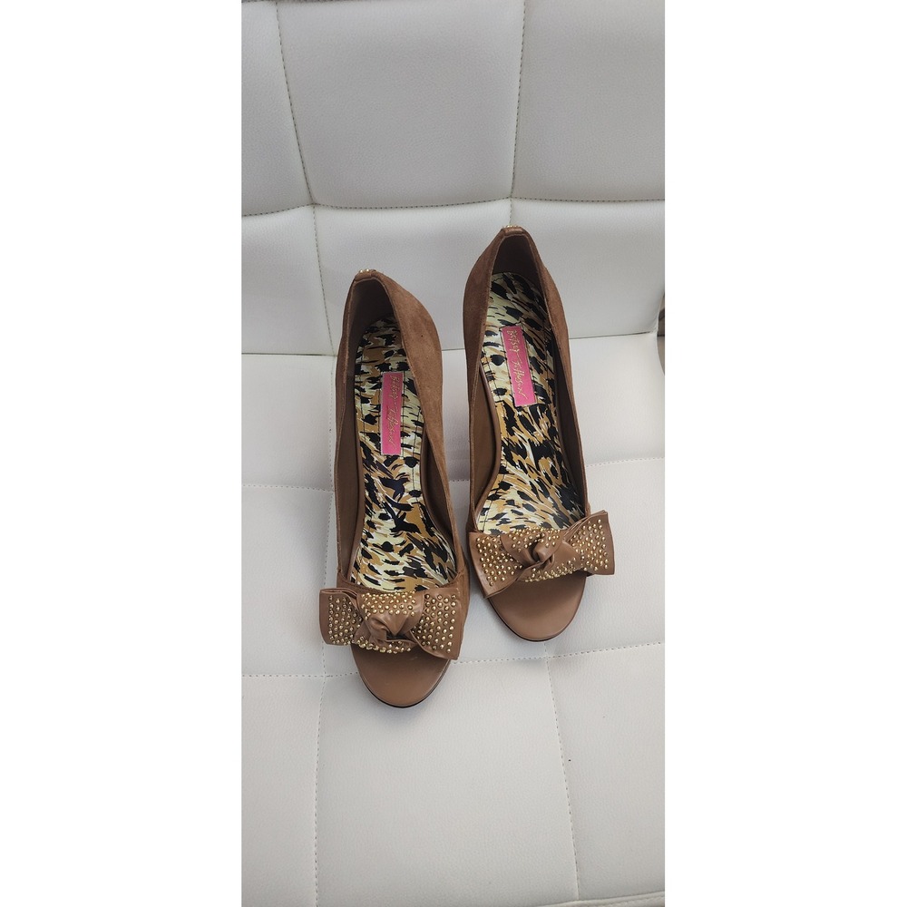 Betsey Johnson Tan Suede Peep Toe Pumps Studded Bow Gold Stiletto Heels 8M